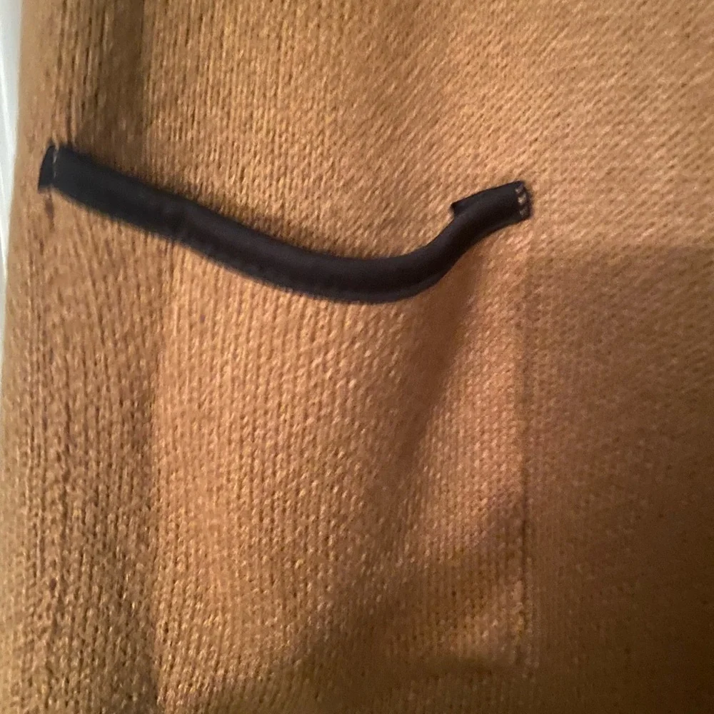 NWOT Apt 9 Ruana/Wrap with Pockets.  Tan with Black Trim. - Picture 4 of 4
